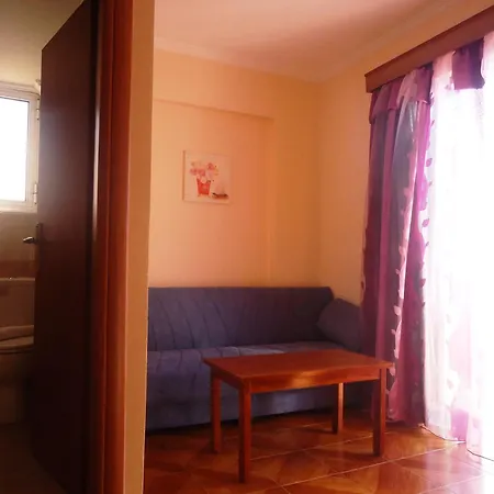 Fafalios Studios Vrontádos Oda fotoğraf